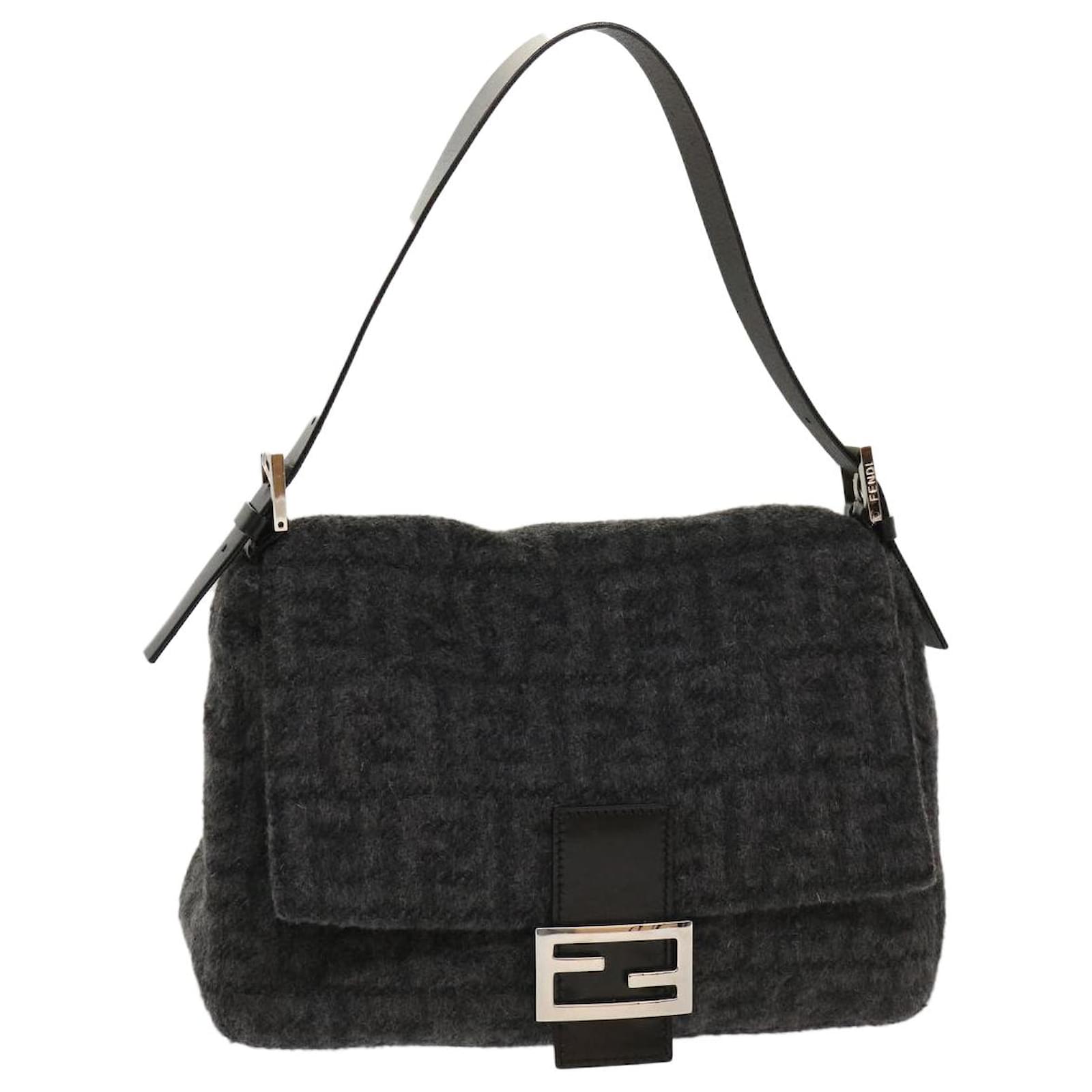 ショルダーバッグ・ポシェット fendi Mamma Baguette Large' shoulder bag FENDI Mamma Baguette Large Shoulder Bag pouch 8BR834 leather