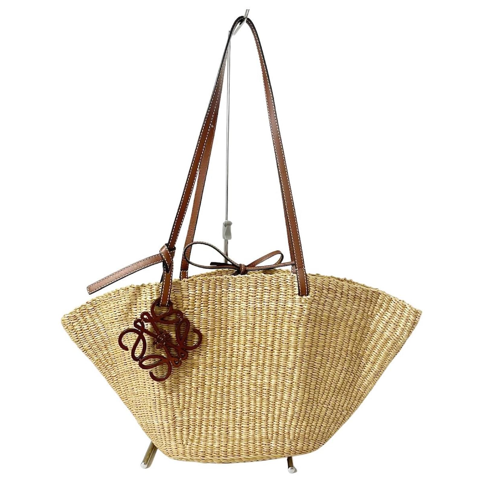 Loewe Shell Basket Beige ref.883316 - Joli Closet