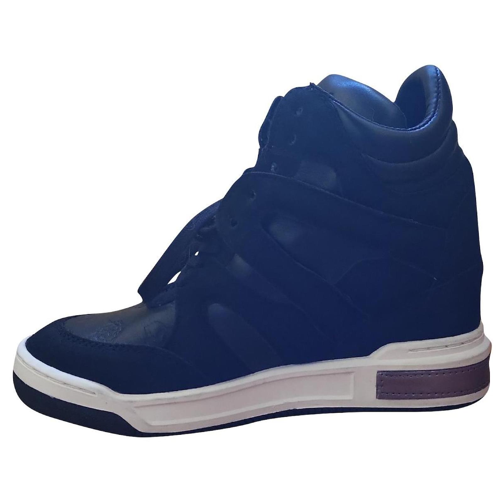 Second hand Guess Sneakers Joli Closet