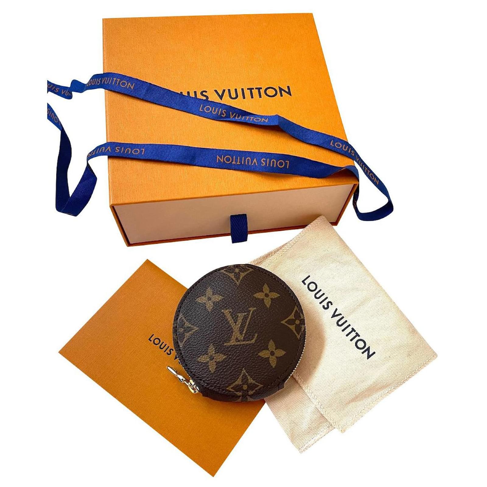 Louis Vuitton Round Coin Purse Brown Cloth ref.885225 - Joli Closet