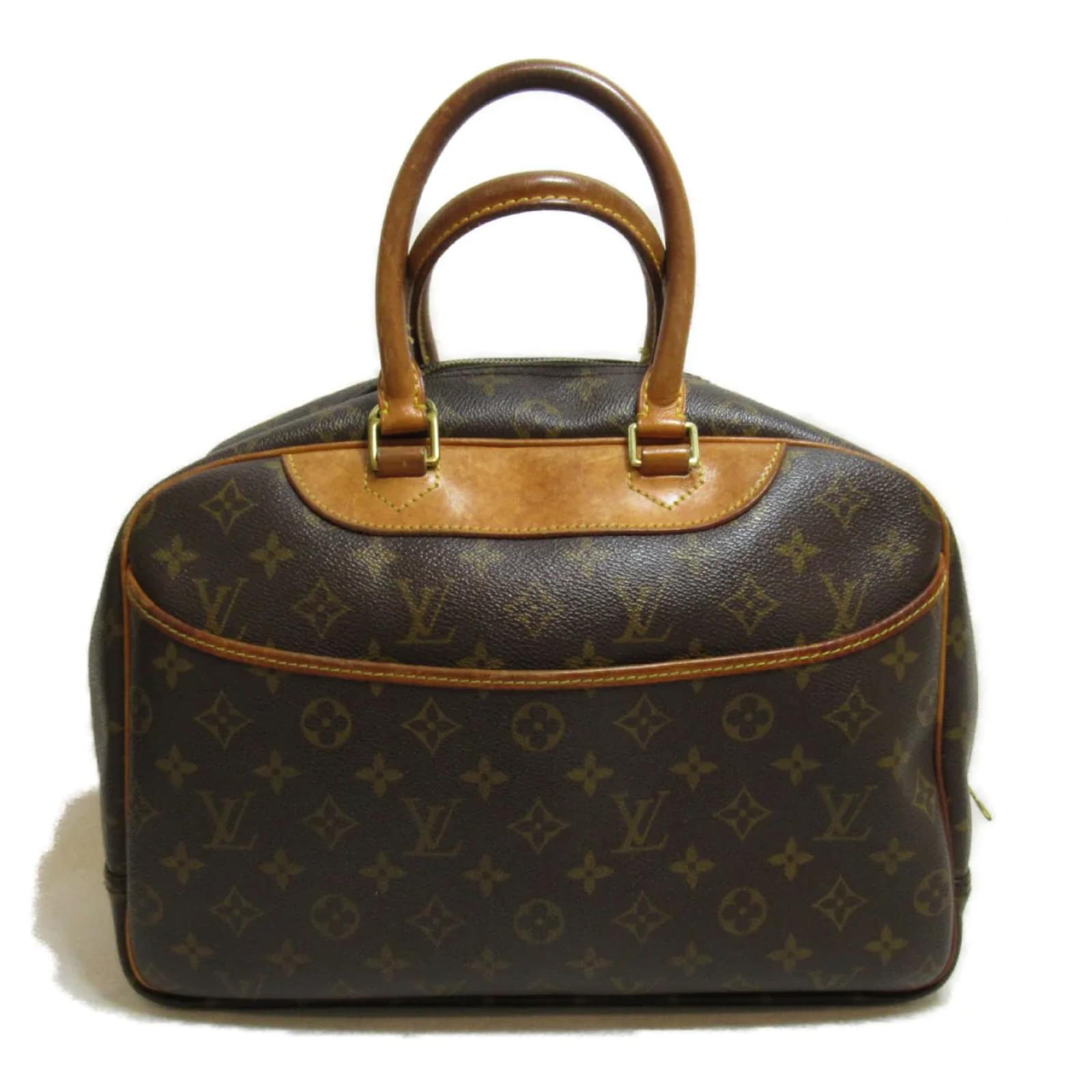 Louis Vuitton Deauville Monogram in 2023