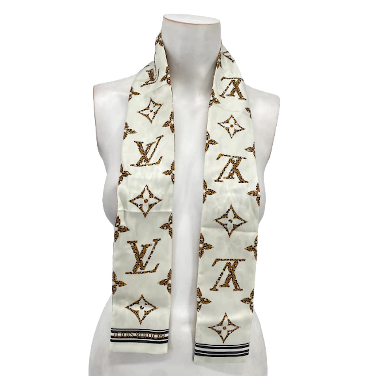 Second hand Louis Vuitton Silk scarf - Joli Closet