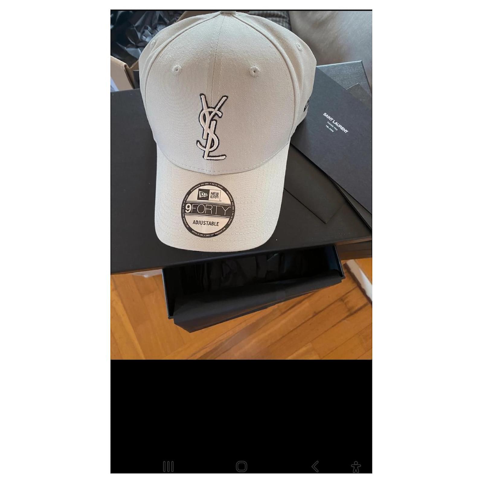 Yves Saint Laurent Hats Eggshell Cloth ref.887840 - Joli Closet