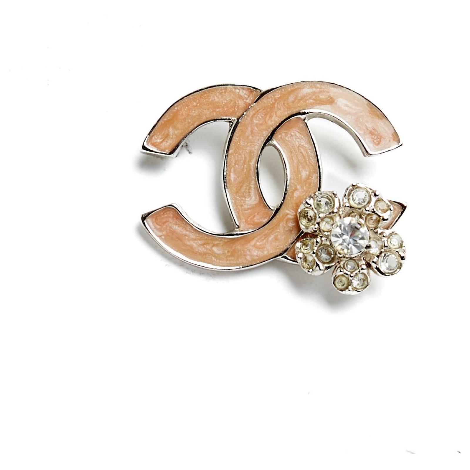 Chanel - White pearl detail CC silver brooch - 4element