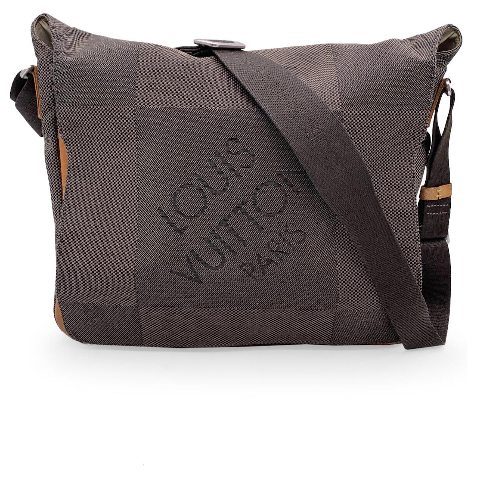 Louis Vuitton Terre Damier Geant Canvas Messenger Crossbody Bag Brown Cloth  ref.890656 - Joli Closet