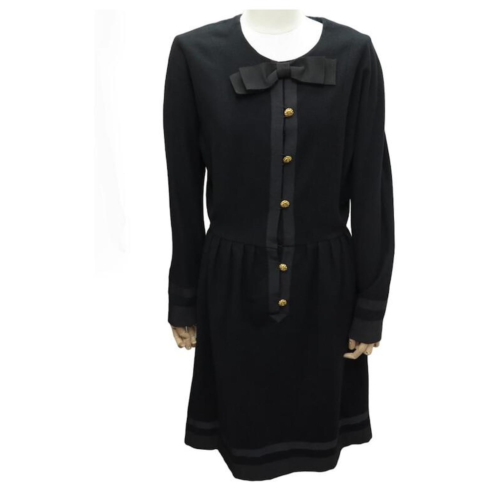 VINTAGE CHANEL DRESS CAMELIA BUTTONS & BOW IN BLACK WOOL 42 L WOOL DRESS  ref.894570 - Joli Closet