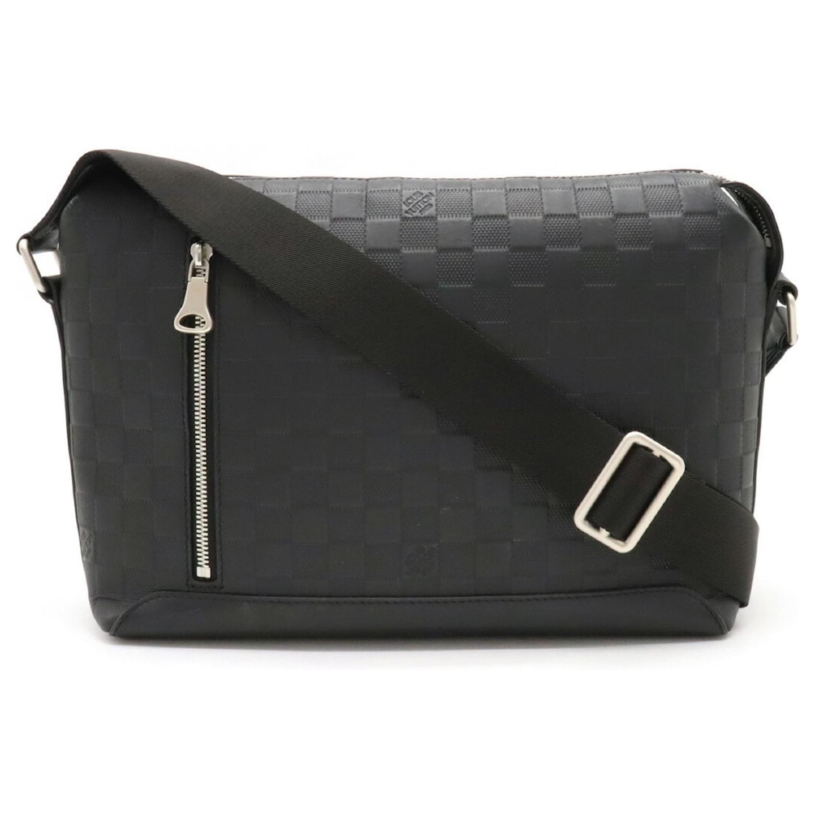 Louis Vuitton Black Damier Infini Discovery Messenger