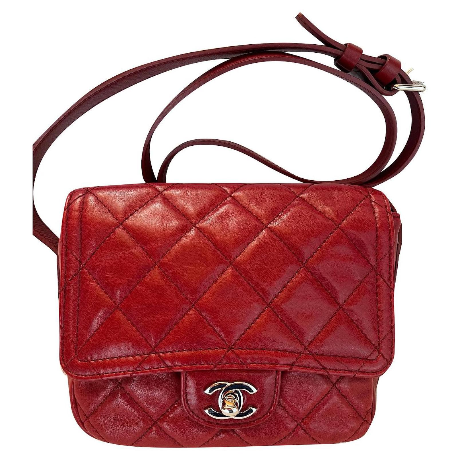Chanel Messenger bag glazed calf leather Dark red ref.897597