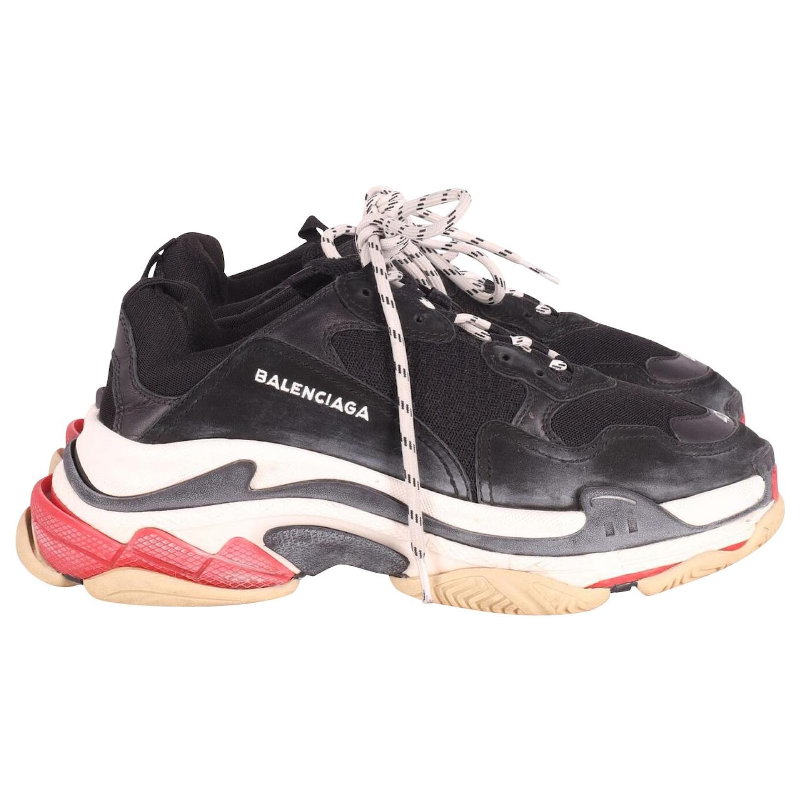 gerningsmanden modstand Calamity Balenciaga Triple S Sneakers in Black Red Leather and Mesh ref.897942 -  Joli Closet