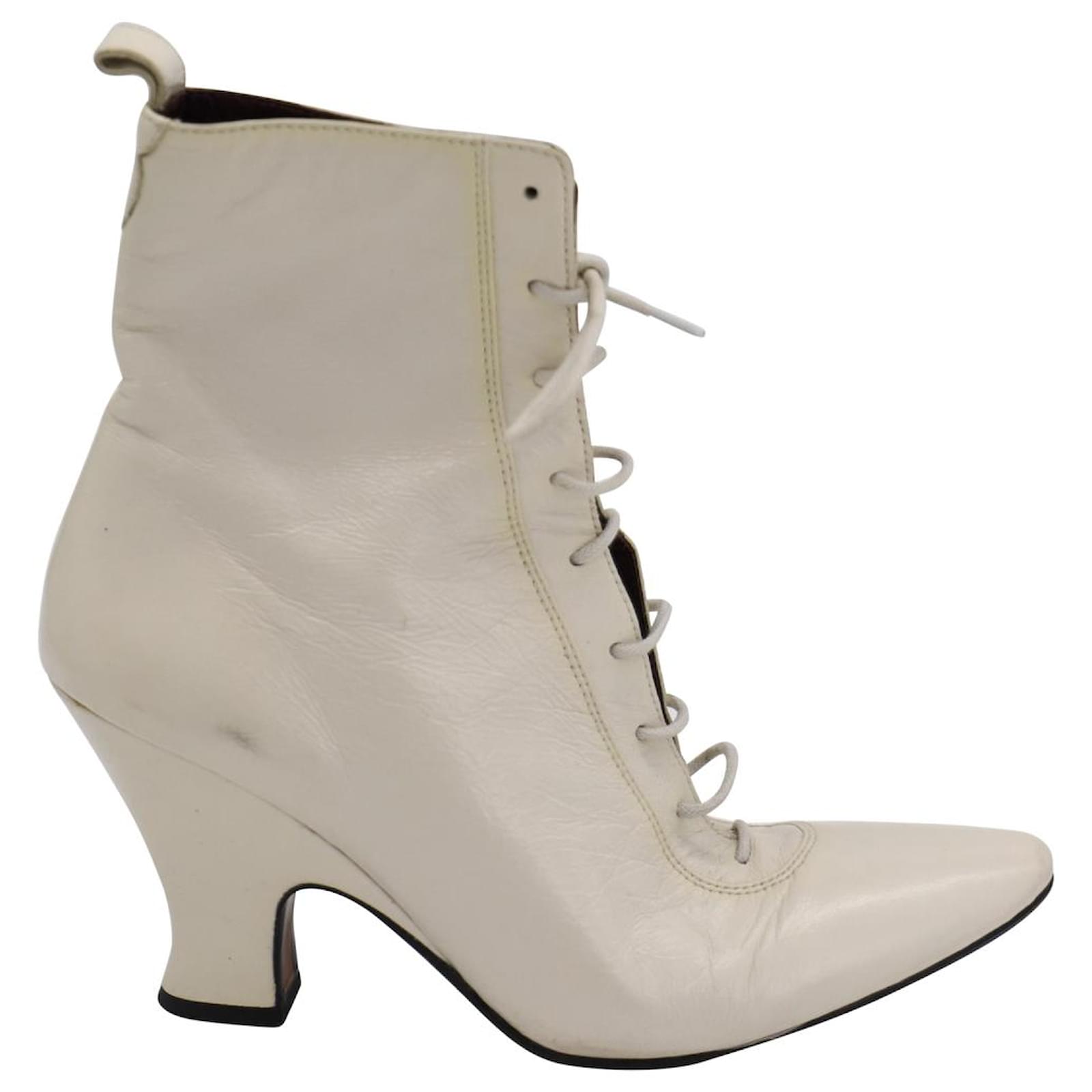 Marc Jacobs The Victorian Ankle Boots in White Leather ref.898213 Joli Closet