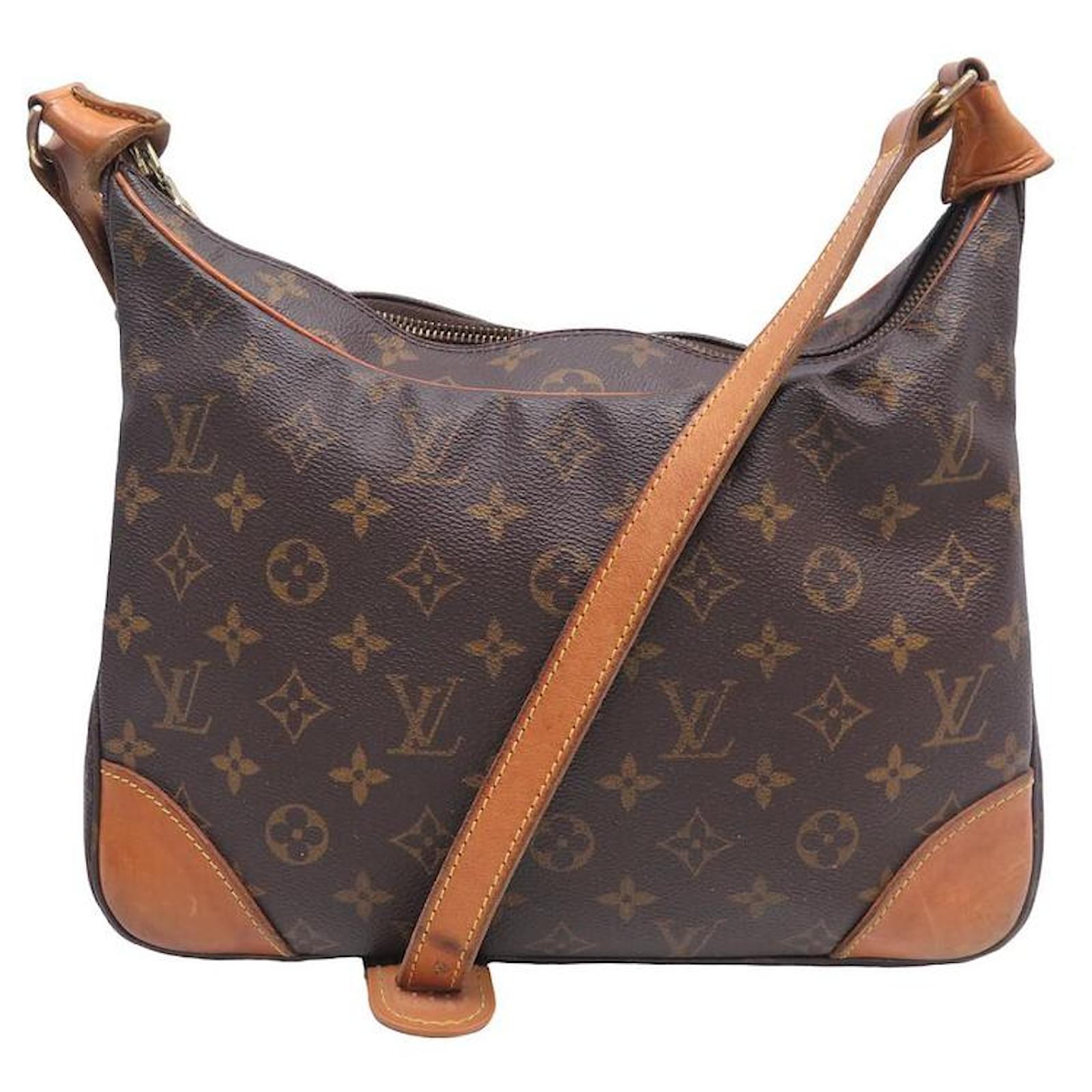 Leather Bag in 2023  Leather bag, Leather, Vintage louis vuitton