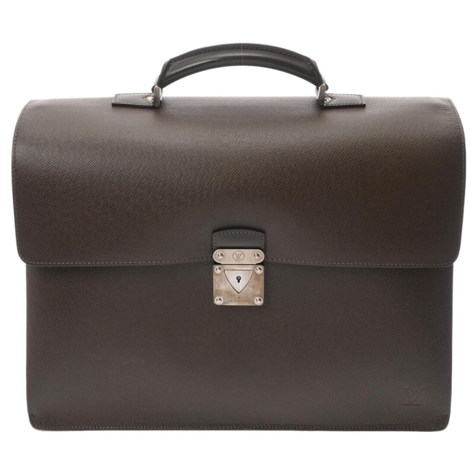 Louis Vuitton Men's Gray Taiga Leather Neo Robusto I Briefcase Bag