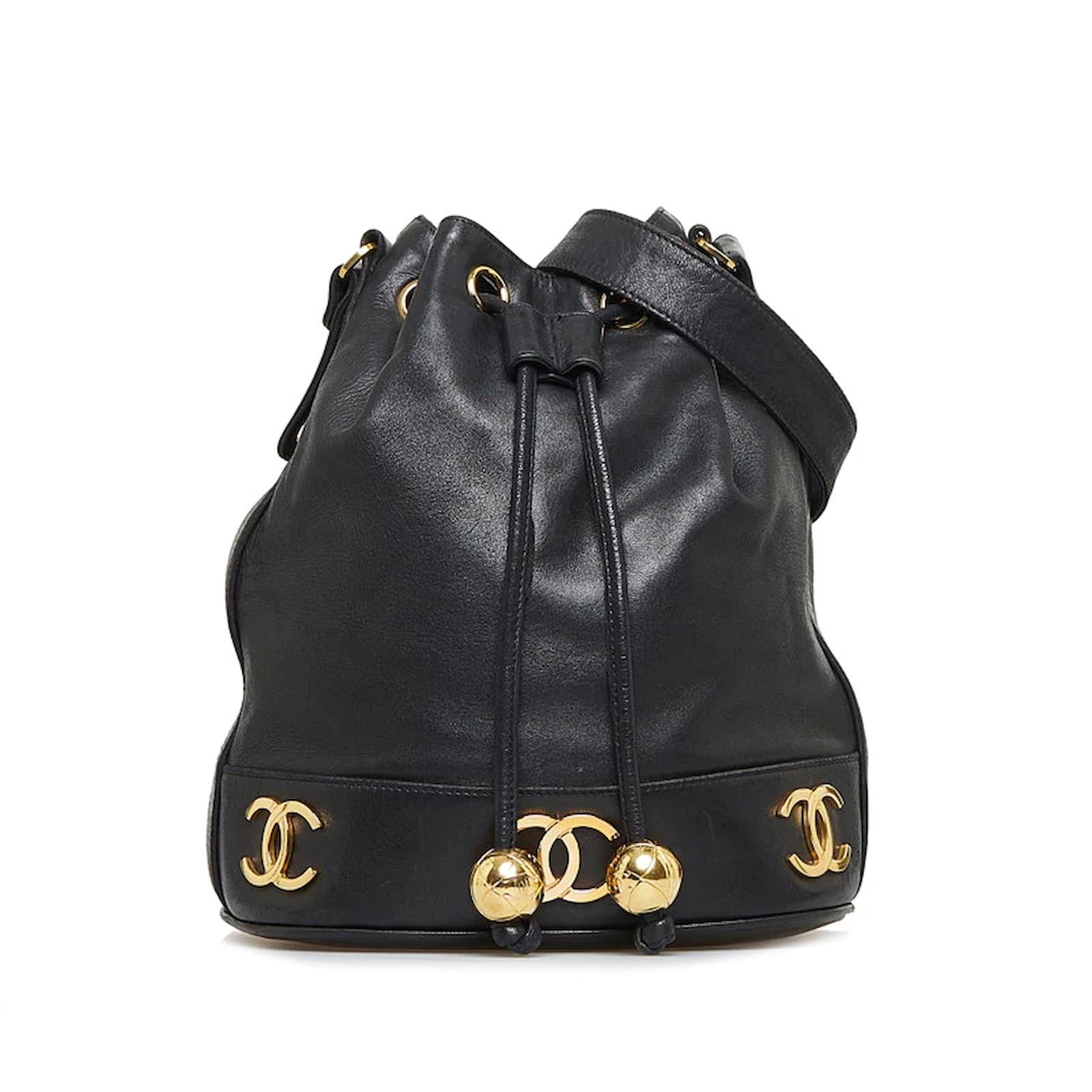 Chanel CC Leather Bucket Bag Black Lambskin ref.909559 - Joli Closet