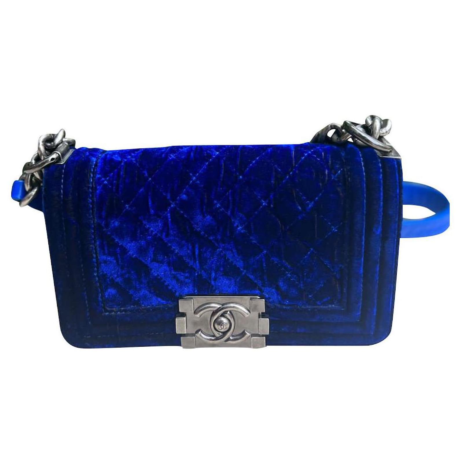 Chanel small Mini royal blue velvet quilted boy bag with matte silver aged  hardware Silver hardware ref.913696 - Joli Closet