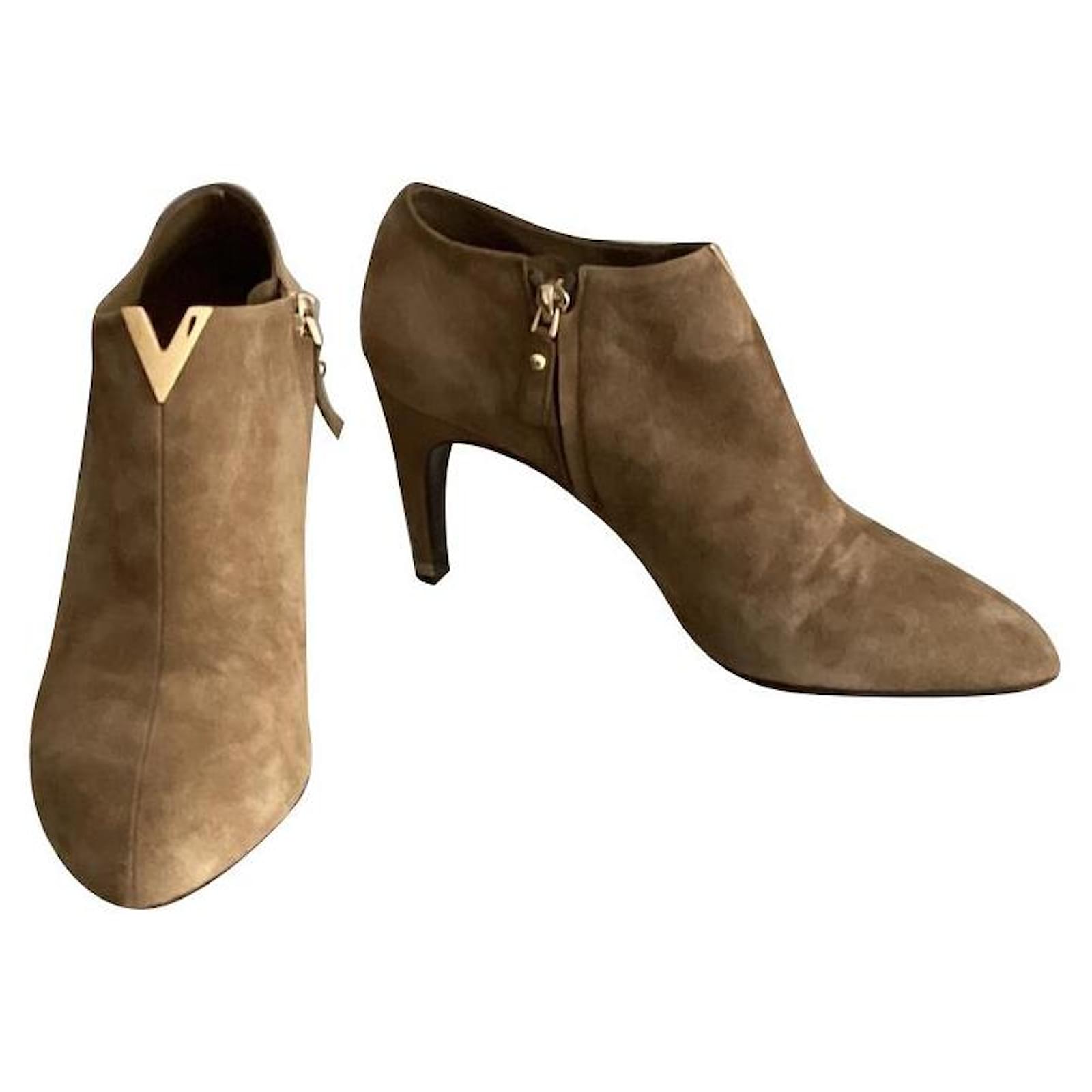 Louis Vuitton Ankle Boots Beige Suede ref.914715 - Joli Closet