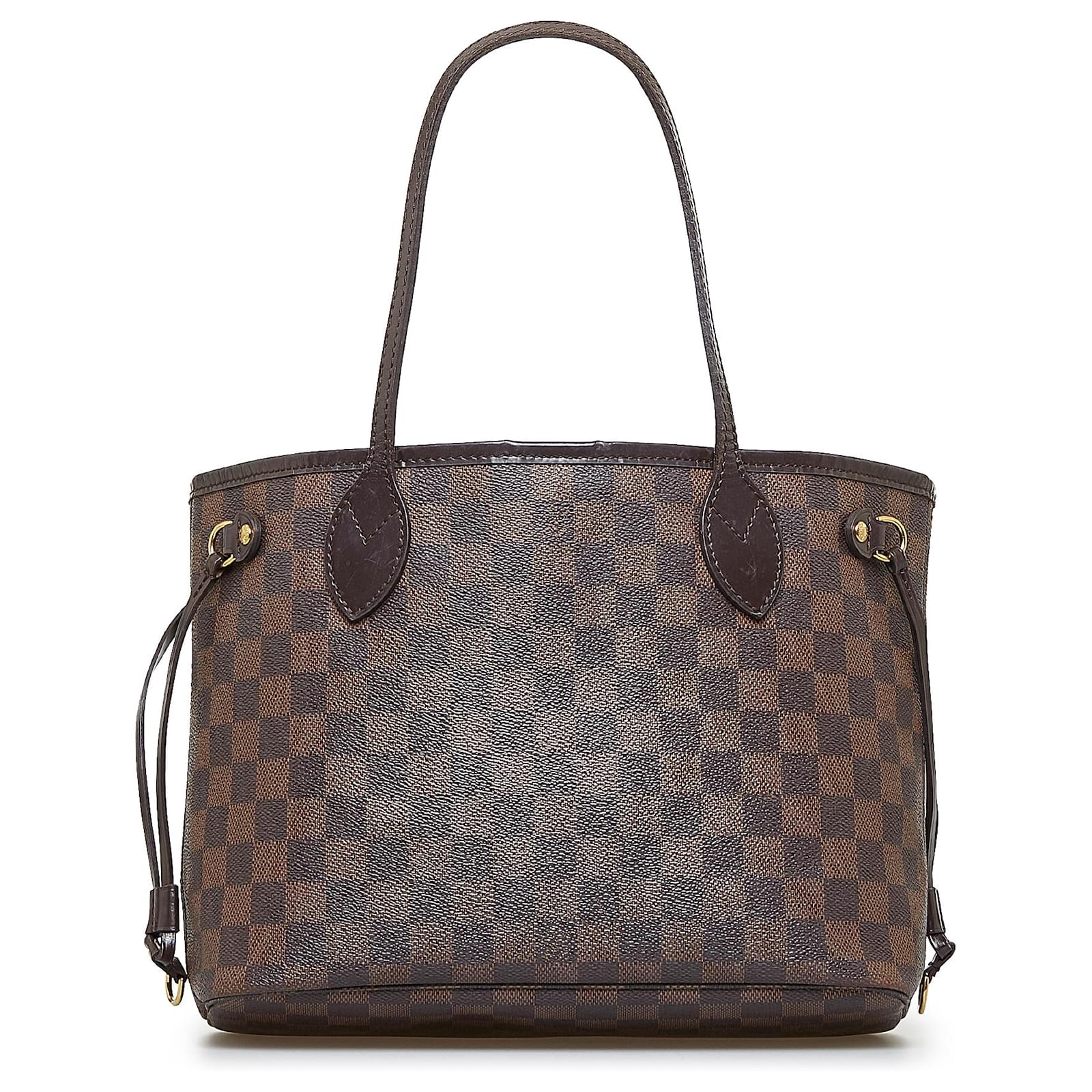 Louis Vuitton: This Neverfull MM Comes With A Shoulder Strap