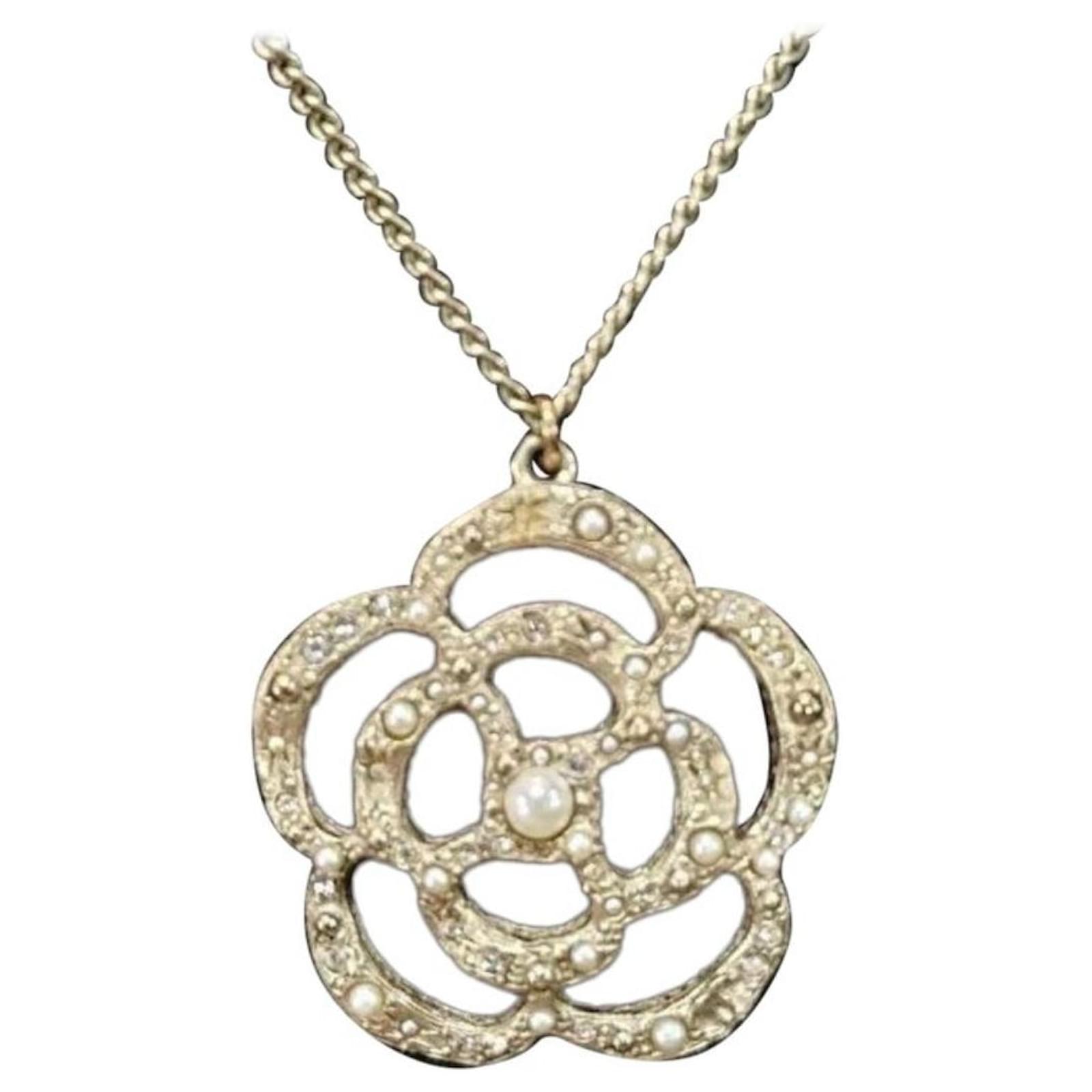 Chanel CC A12C SHW 3 Strand Pearl Crystal Logo Camellia Necklace Box  Silvery Metal ref.873882 - Joli Closet