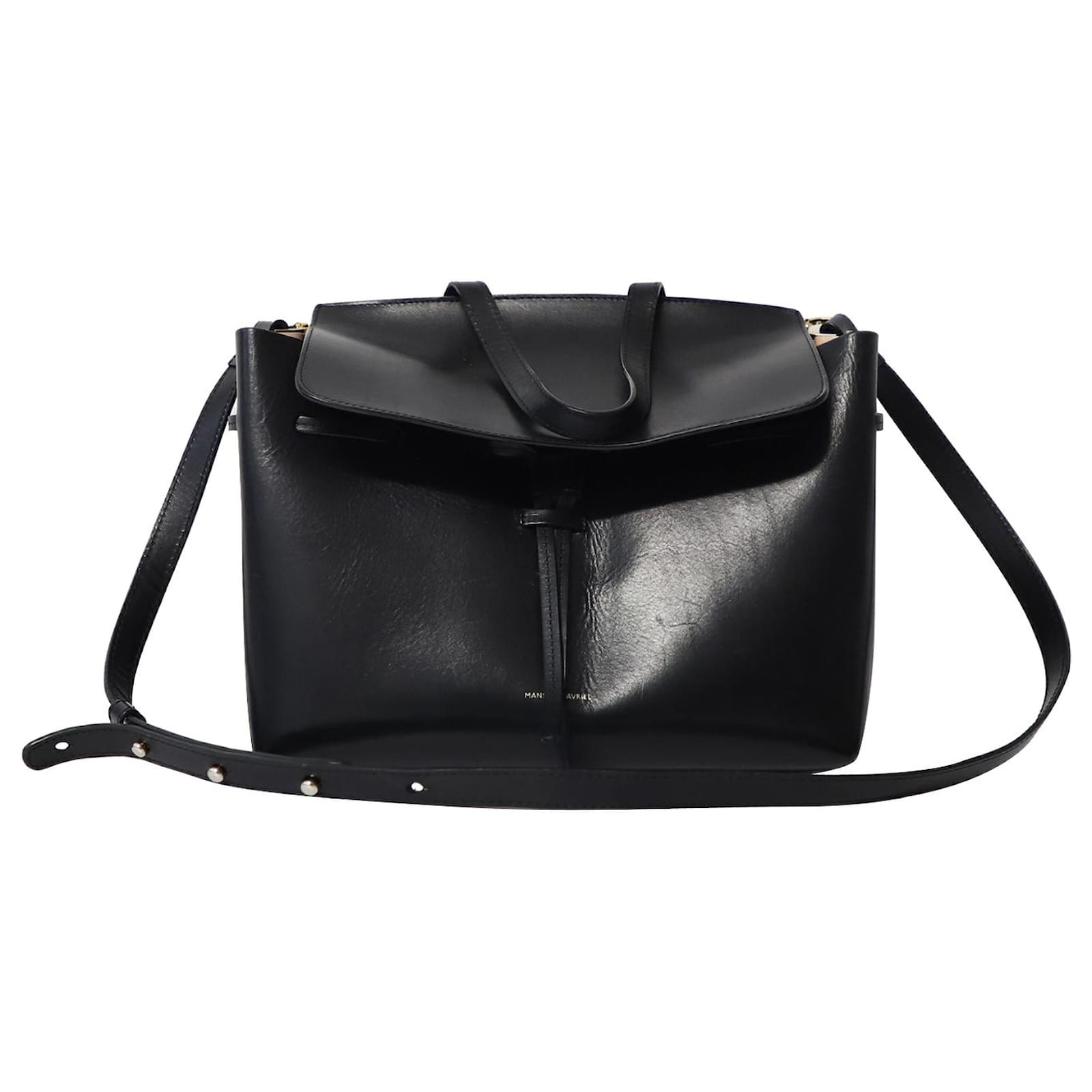 https://cdn1.jolicloset.com/imgr/full/2023/07/920300-1/mansur-gavriel-lady-bag-flamma-in-black-calfskin-leather-handbags.jpg