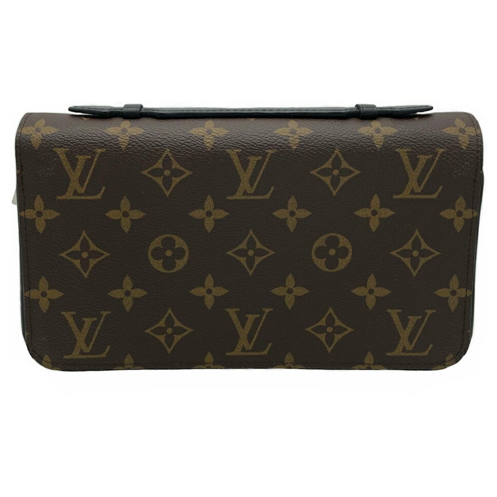 Louis Vuitton Portefeuille Zippy Leather Clutch Bag