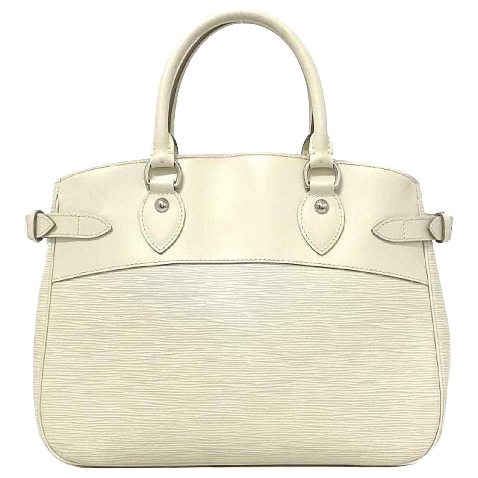 Louis Vuitton Passy White Leather ref.922243 - Joli Closet