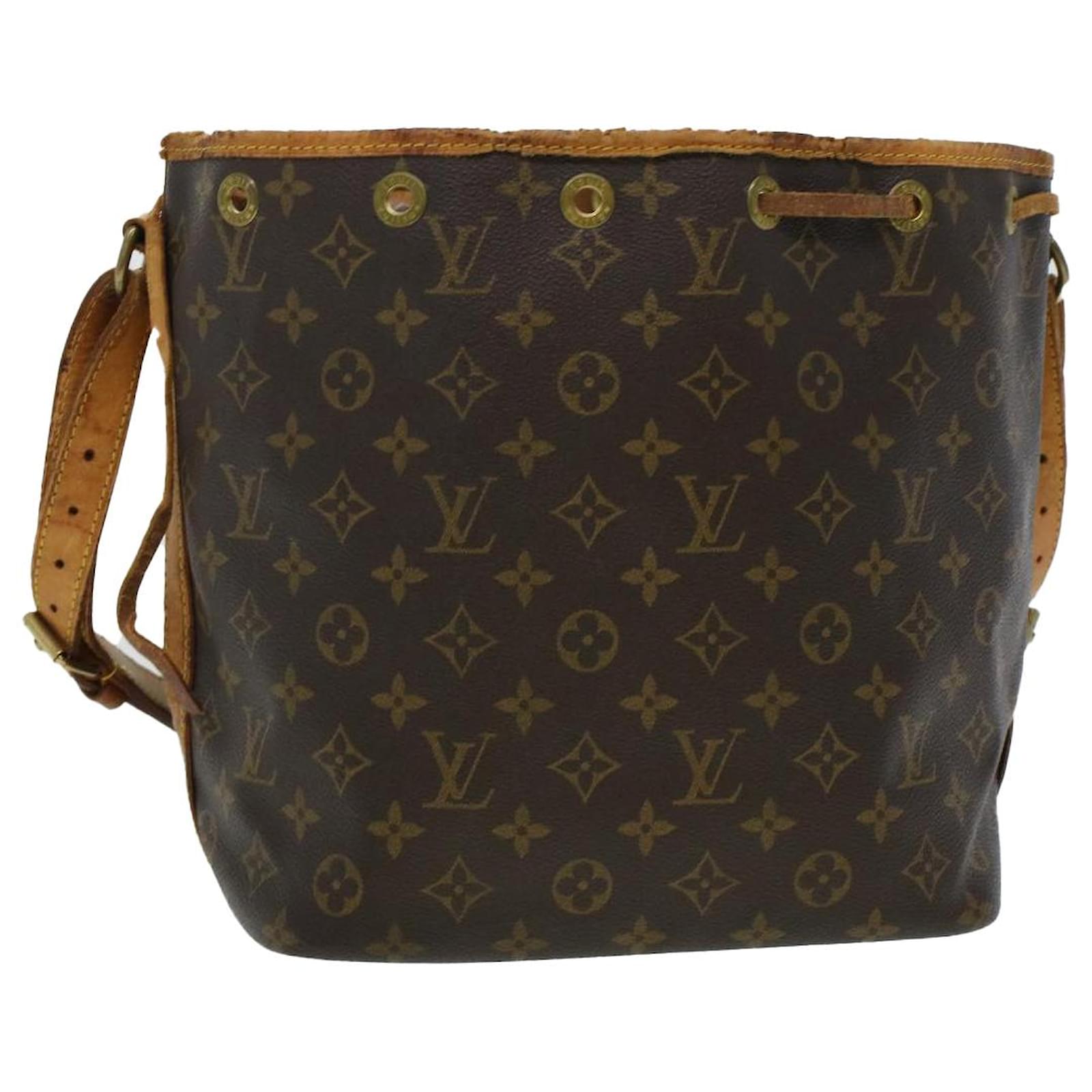 LOUIS VUITTON Monogram Petit Noe Shoulder Bag M42226 LV Auth 41911