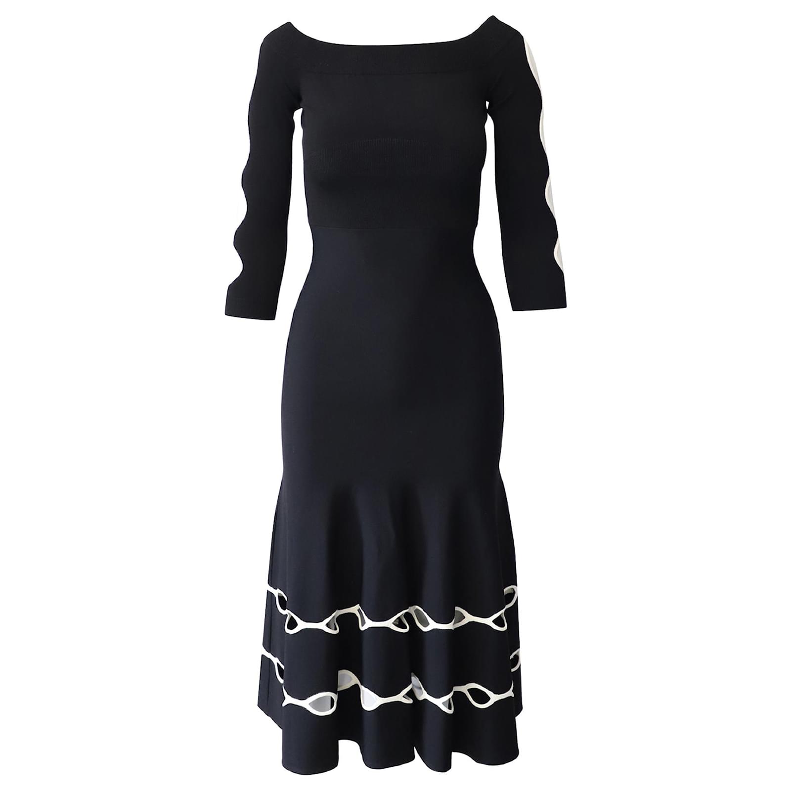 ワンピース alexander mcqueen Black viscose blend dress Alexander Mcqueen Viscose Blend Dress In Black - 72% Off