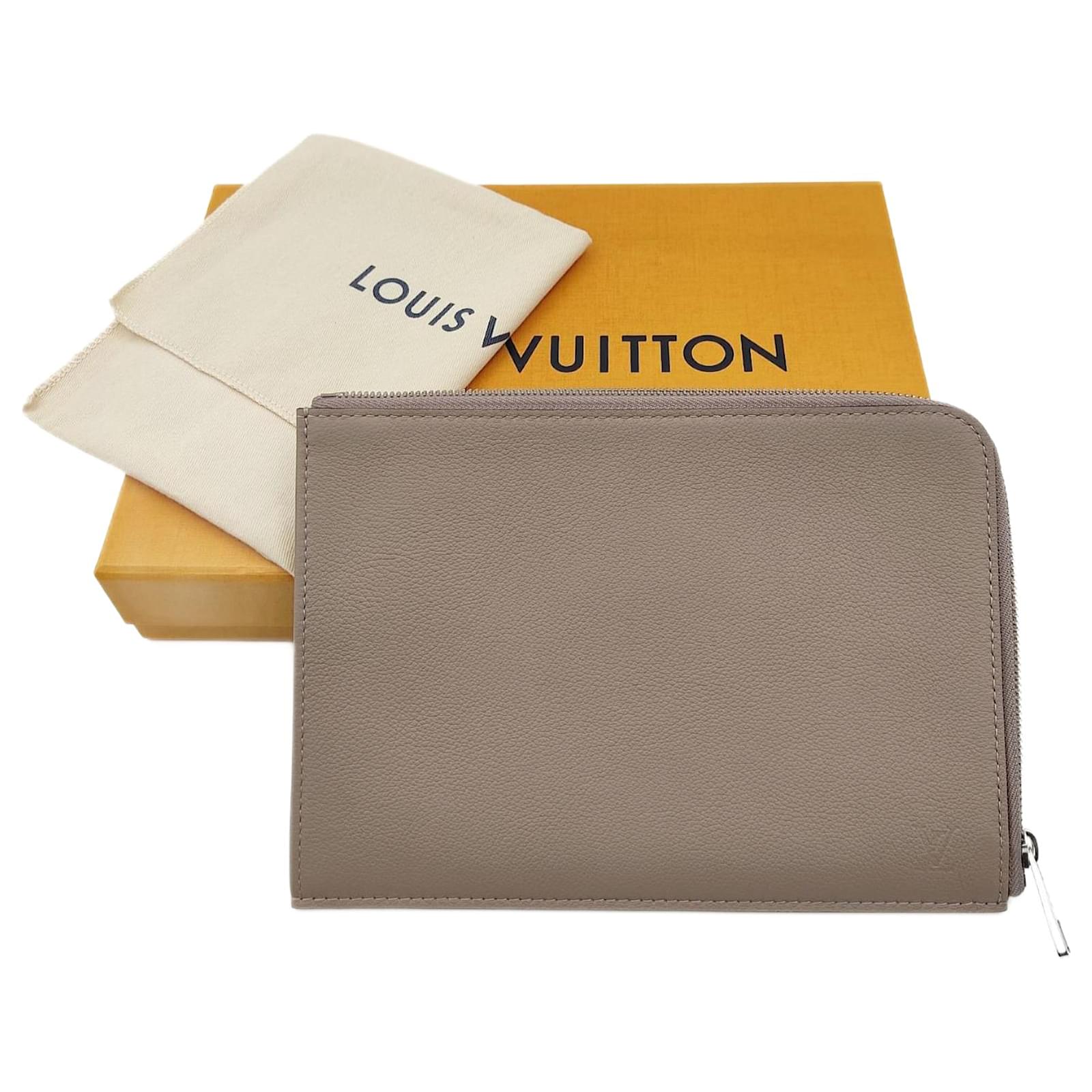 Louis Vuitton unisex flat pochette in taupe leather Beige ref.927753 - Joli  Closet