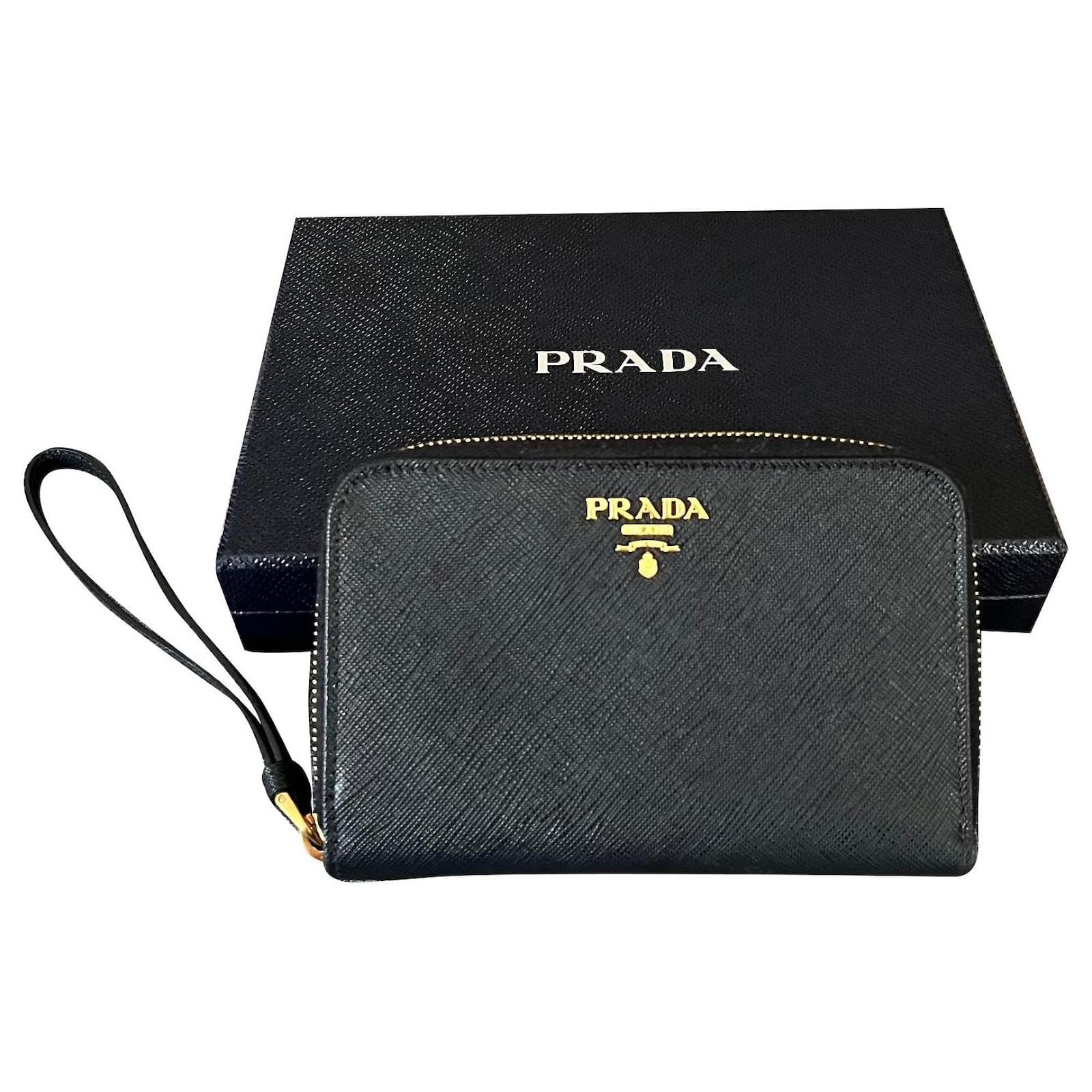 Saffiano Prada compact wallet Black Leather ref.928315 - Joli Closet