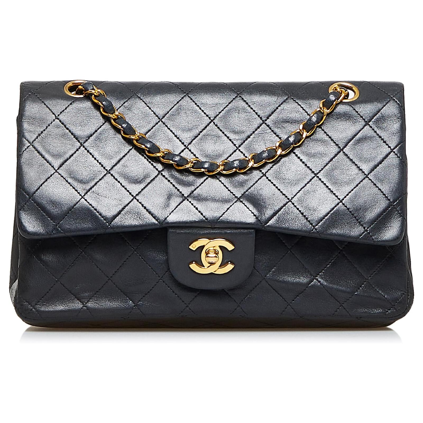 Timeless Chanel Classic lined Flap Medium Black Lambskin Gold Leather  ref.796682 - Joli Closet
