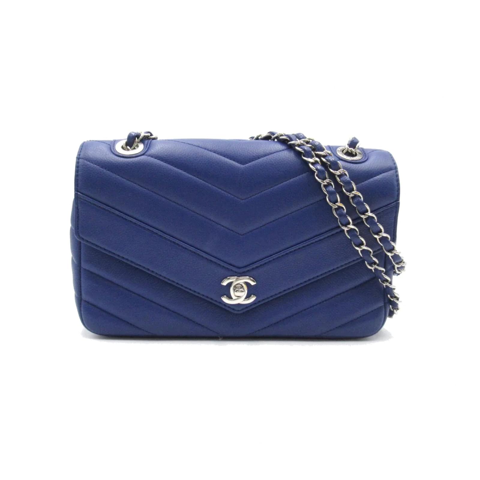 Chanel Tasche mit Chevron-Kettenklappe Blau Leder Kalbähnliches