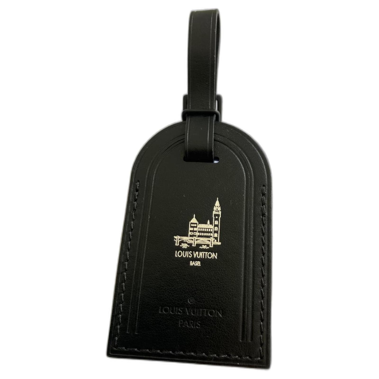 Louis Vuitton Bag charms Black Silvery Leather ref.934624 - Joli Closet