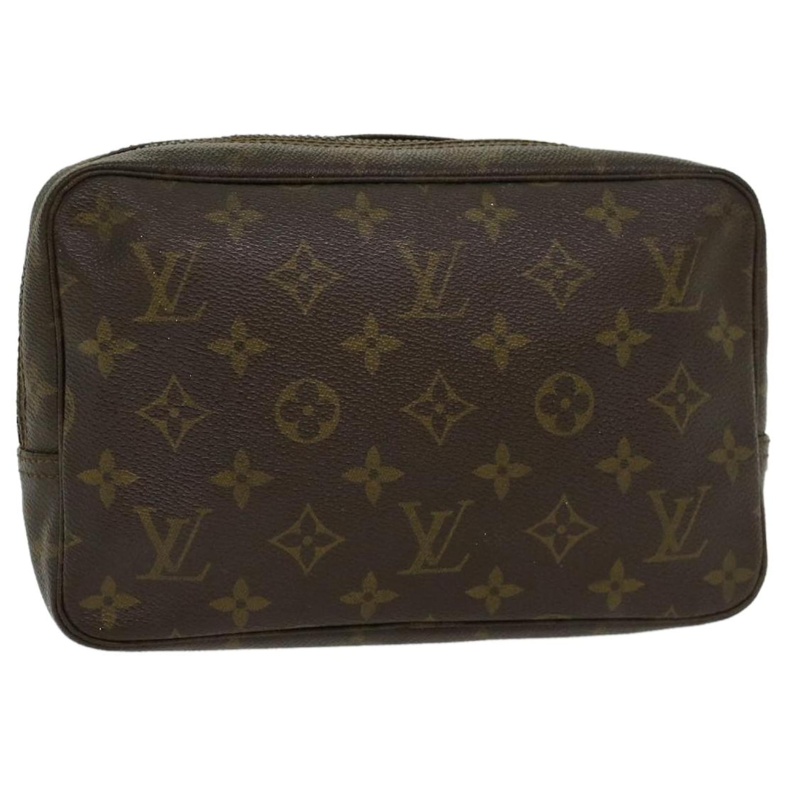 Louis Vuitton Toiletry Pouch 26 Monogram Bag Handbag M47542 : :  Bags, Wallets and Luggage