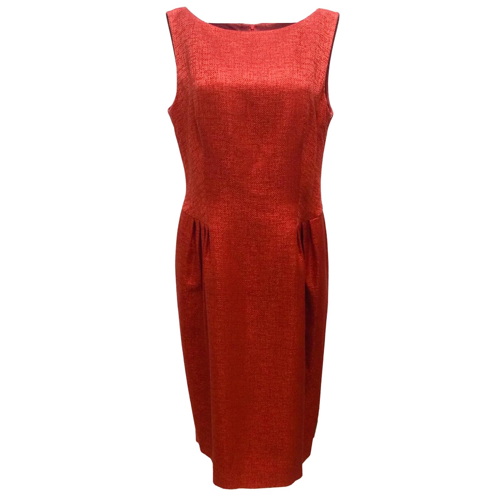 Vestido de cóctel a media pierna con cuello barco sin mangas - Main Image