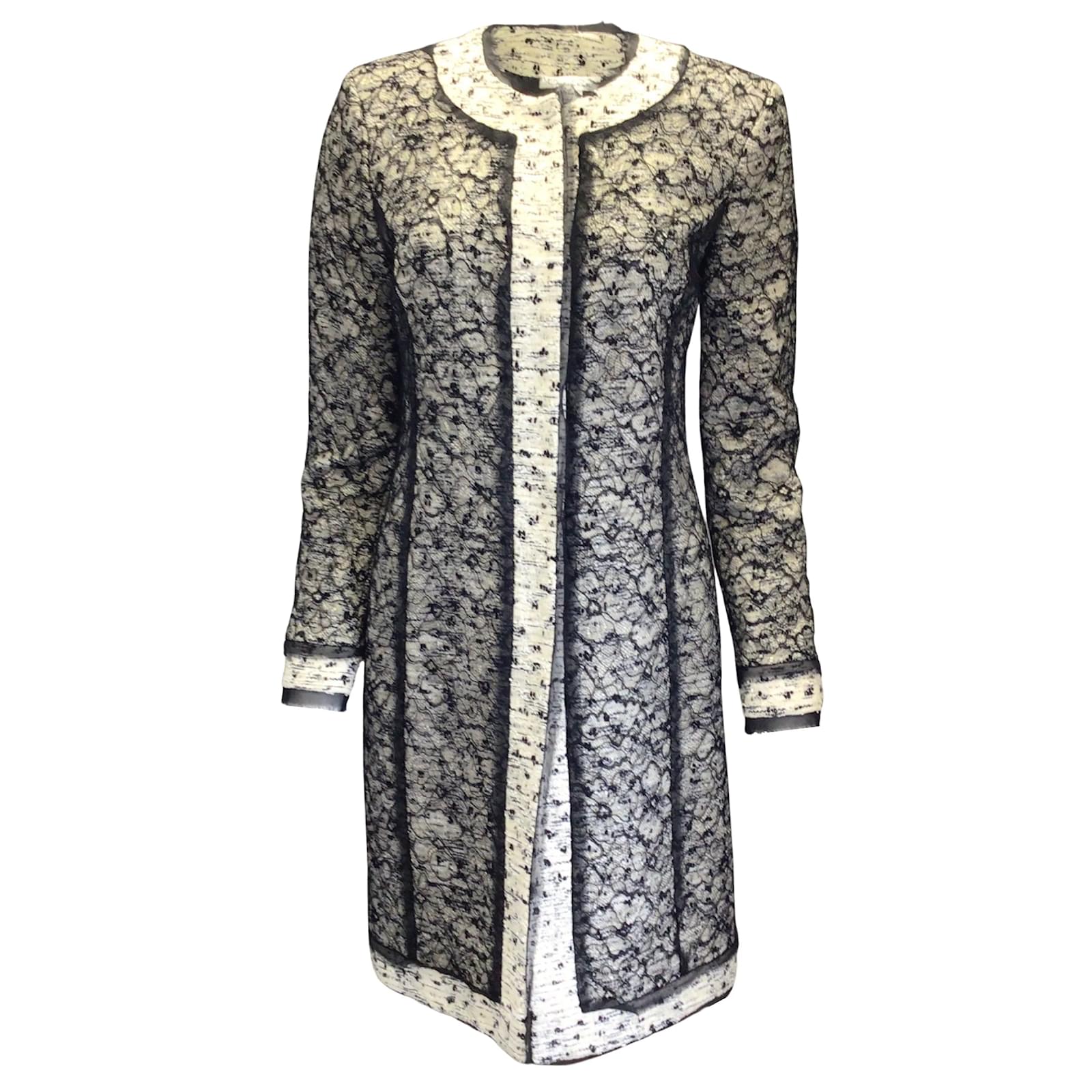 Oscar de la Renta White / Black Lace Overlay Snap Front Boucle Knit Coat  Wool ref.939837 - Joli Closet