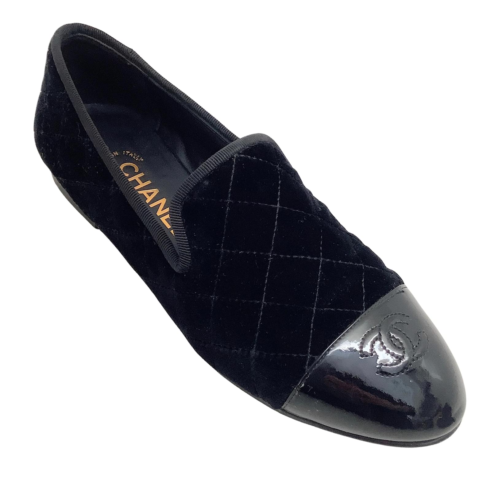 Chanel Black Quilted Loafers with Patent Leather Cap Toe Velvet ref.940025  - Joli Closet