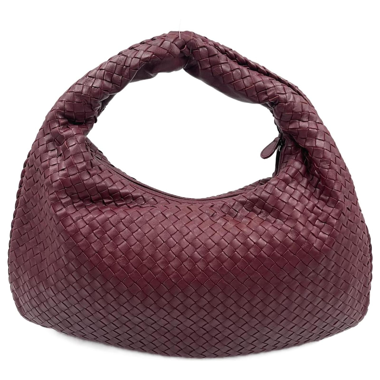 Bottega Veneta Burgundy Leather Large Veneta Dark red ref.942175 - Joli ...