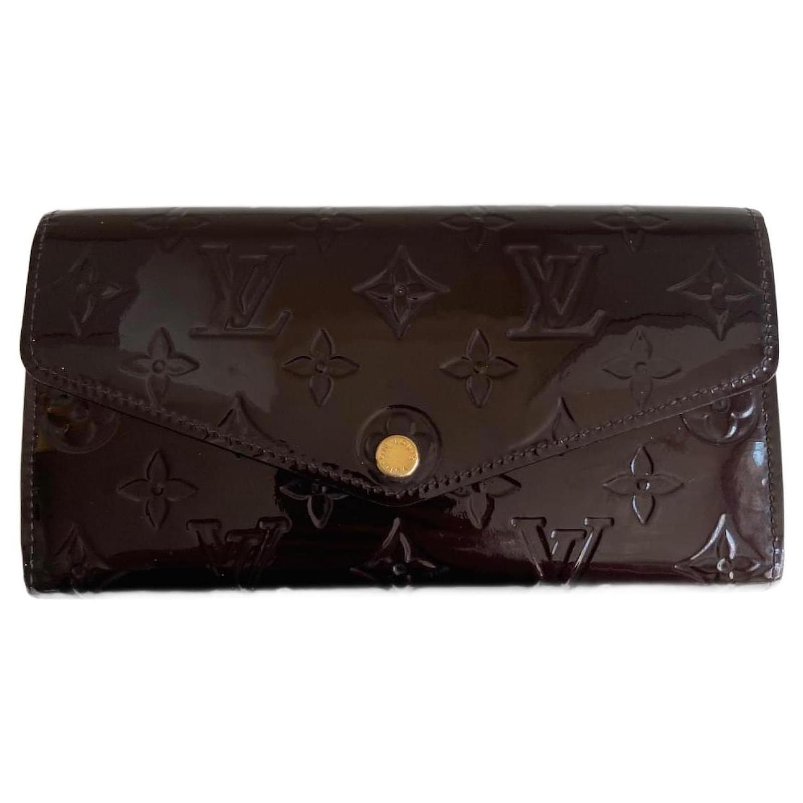 Louis Vuitton Wallets Patent leather ref.943181 - Joli Closet