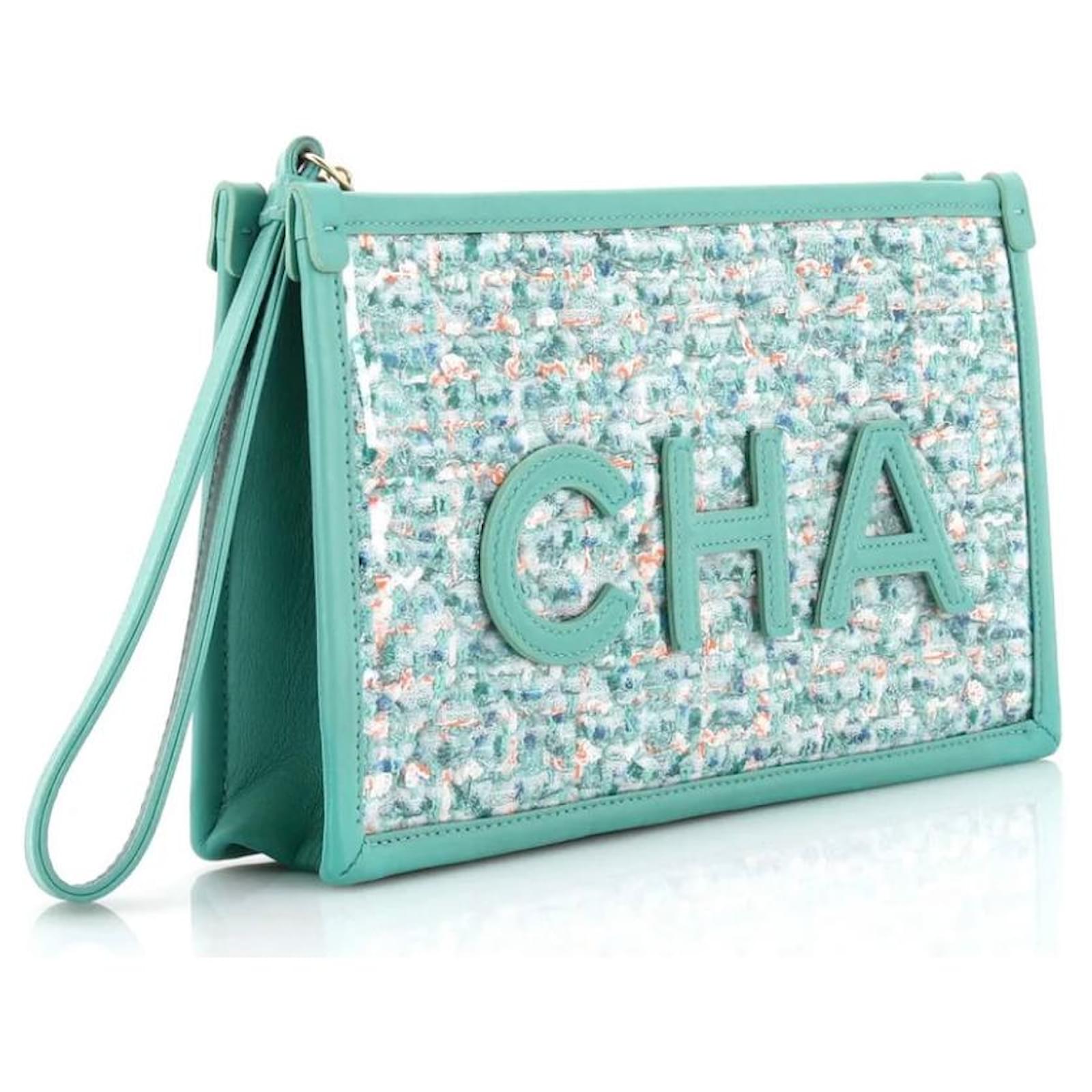 Chanel Clutch bags Green Leather ref.943383 - Joli Closet
