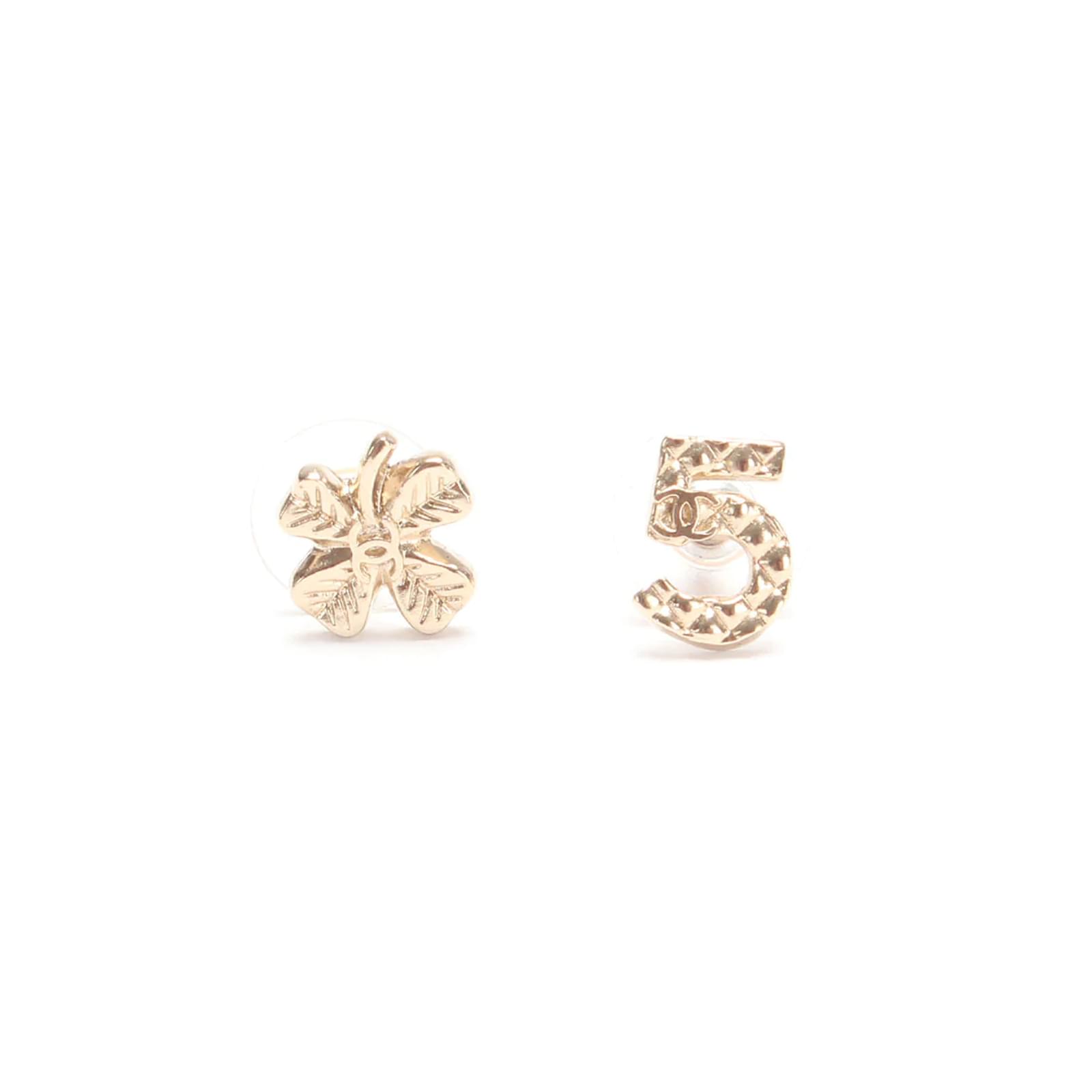 Chanel NO.5 Pushback Earrings Golden Metal ref.943919 - Joli Closet