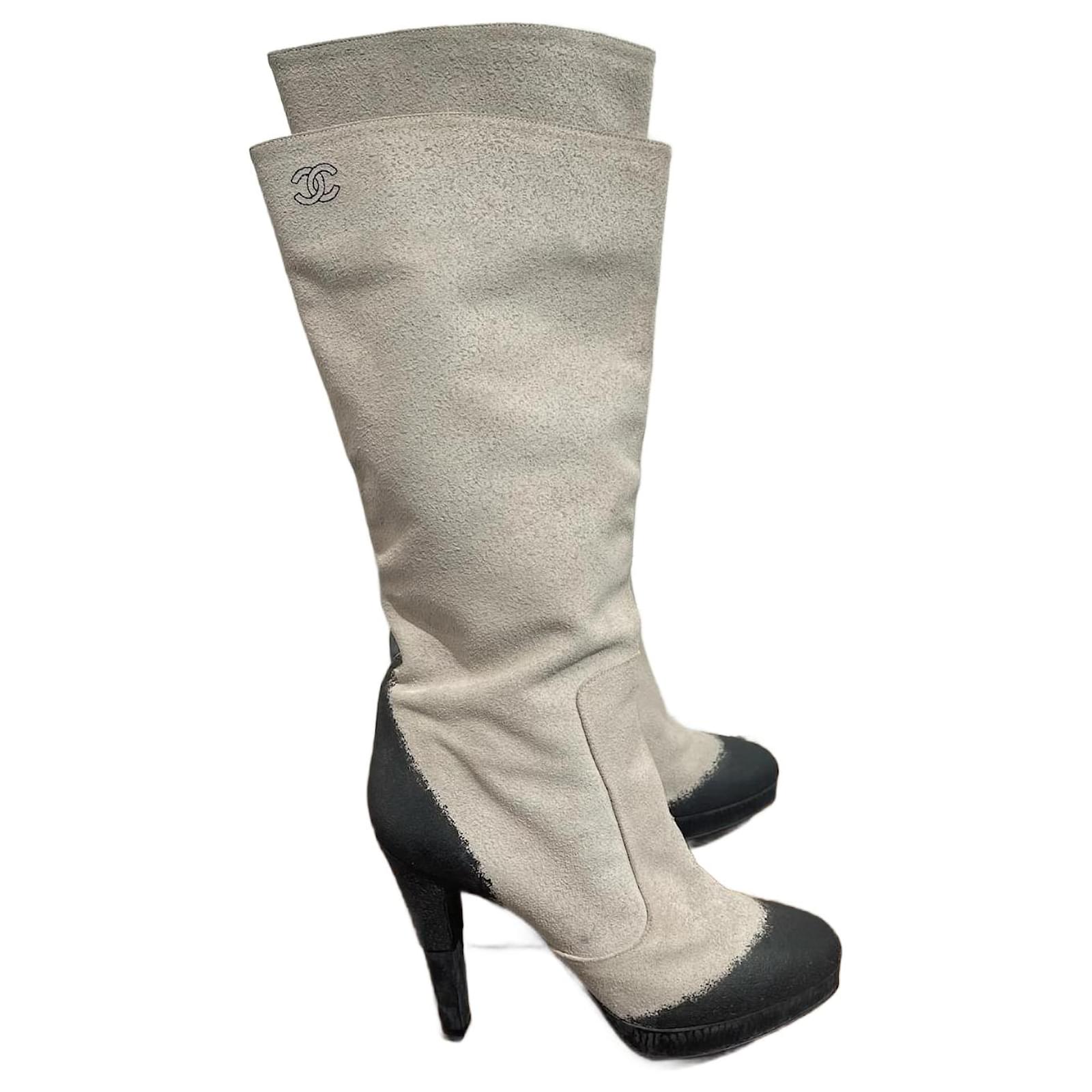 CHANEL Boots T.EU 38 Suede Grey ref.944930 - Joli Closet