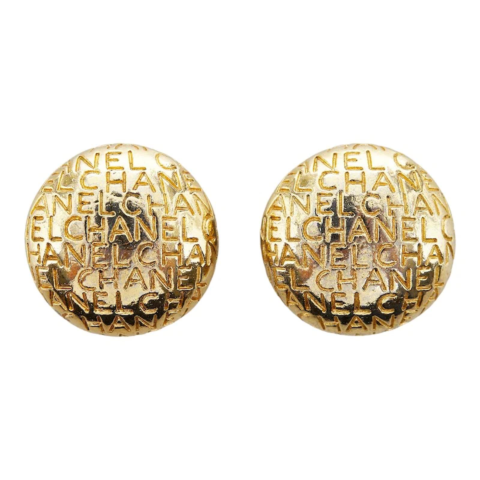 Chanel Logo Round Clip On Earrings Golden Metal ref.947266 - Joli Closet