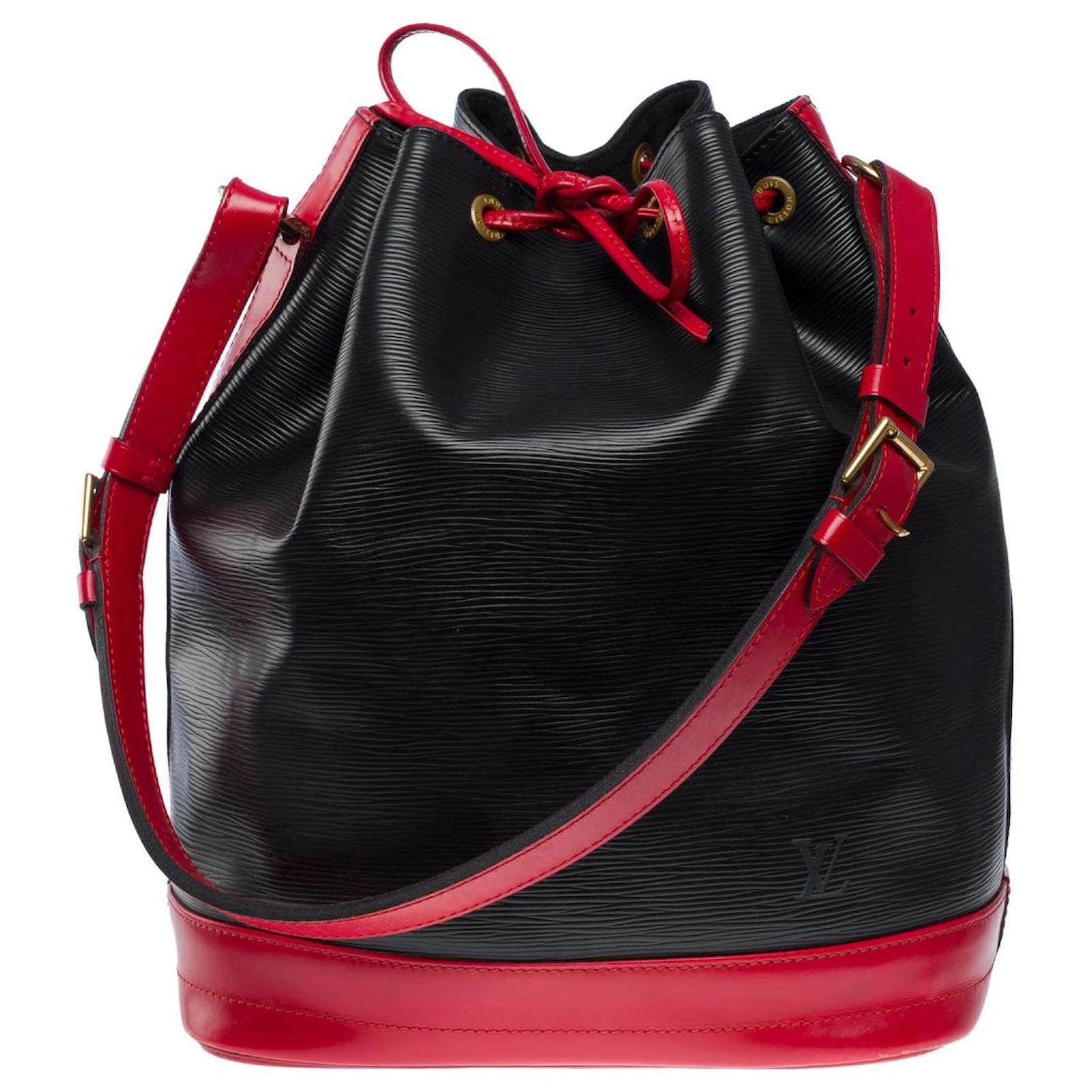 LOUIS VUITTON Noe Bags in Black Leather - 100103 ref.948201 - Joli Closet