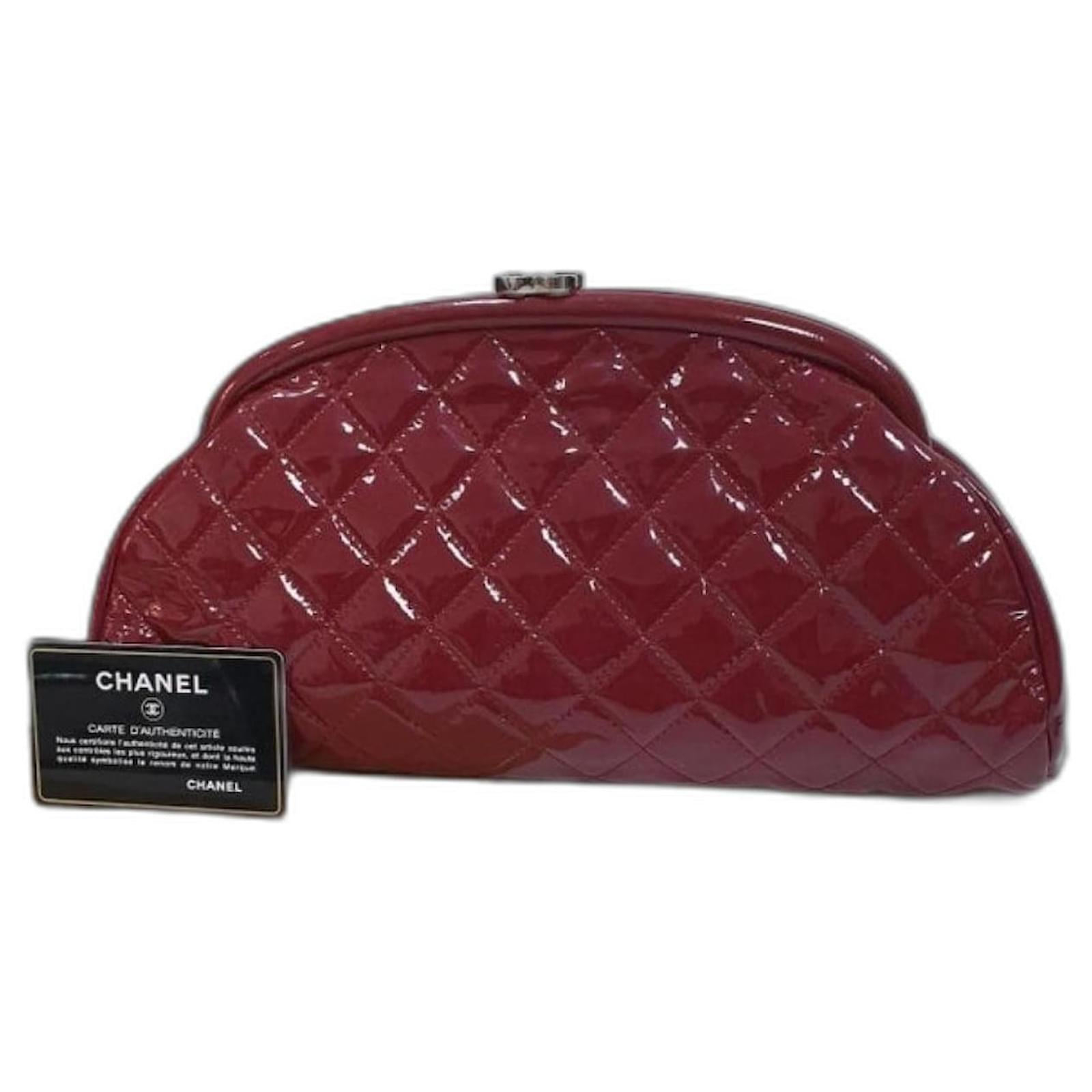CHANEL Red Patent Leather Quilted CC Closure Purse Clutch Dark red  ref.949517 - Joli Closet