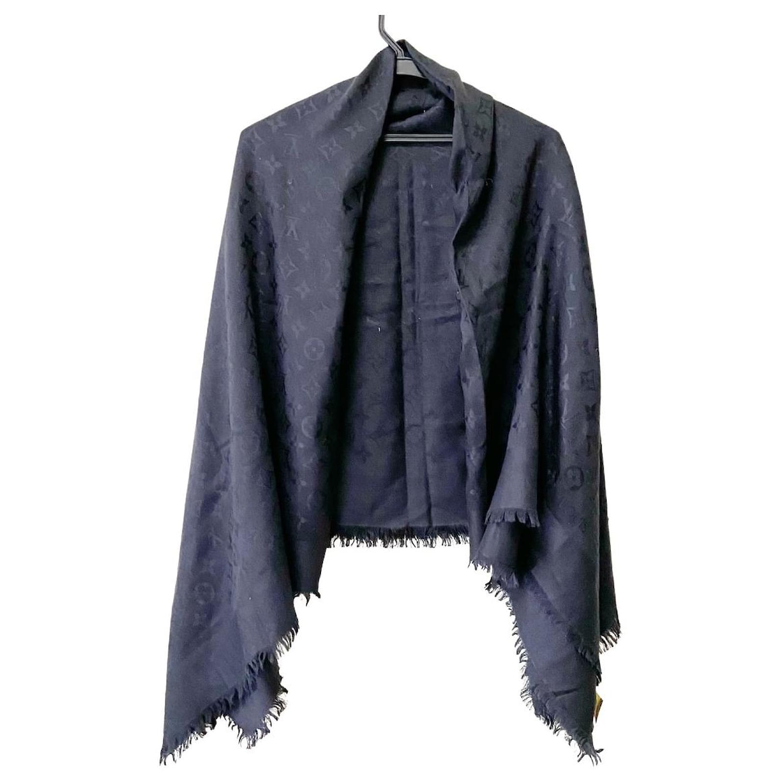 Louis Vuitton Châle Monogram Black Silk ref.949977 - Joli Closet