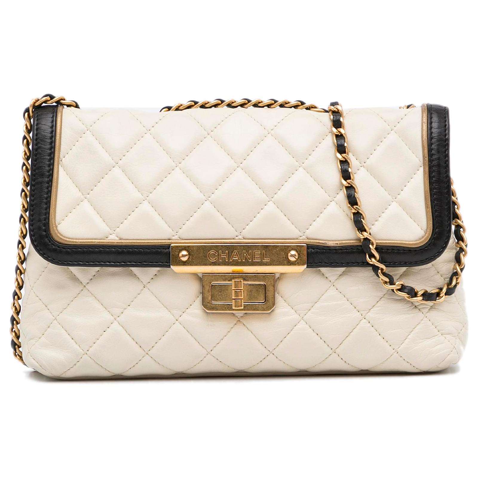 Chanel White Lambskin 225 Flap Leather ref.950190 - Joli Closet