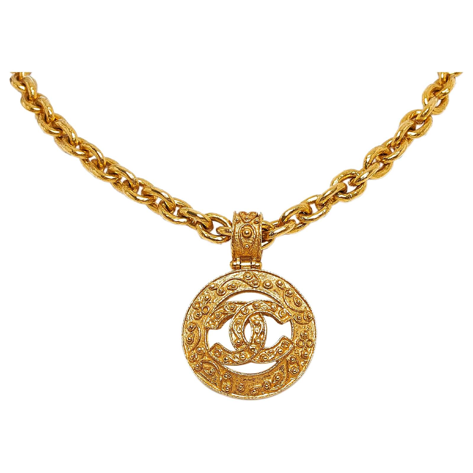 Chanel Gold CC Pendant Necklace Golden Metal Gold-plated ref.951512 - Joli  Closet