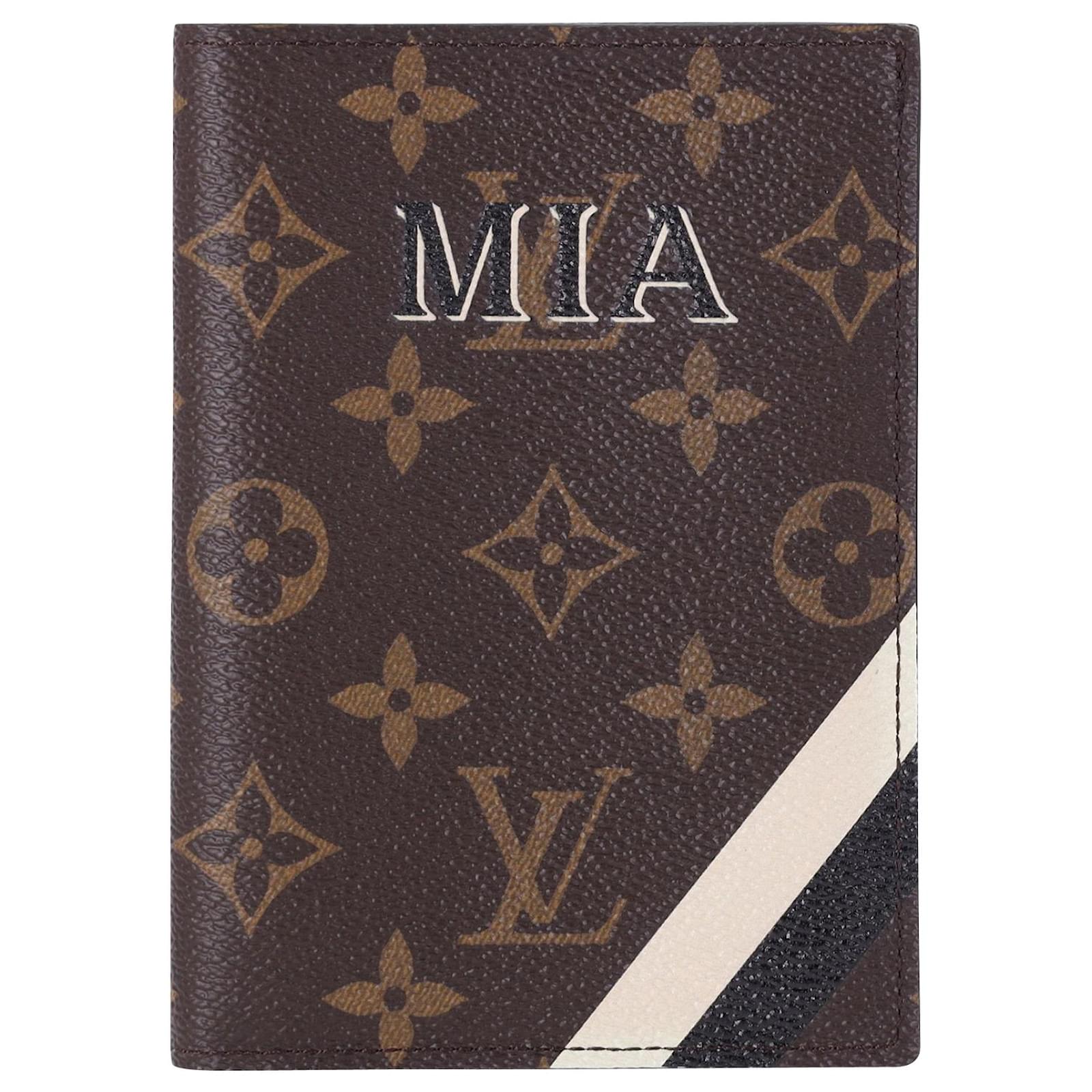 Louis Vuitton Monogram My LV Heritage Passport Cover in Brown Coated Canvas  Cloth ref.951842 - Joli Closet