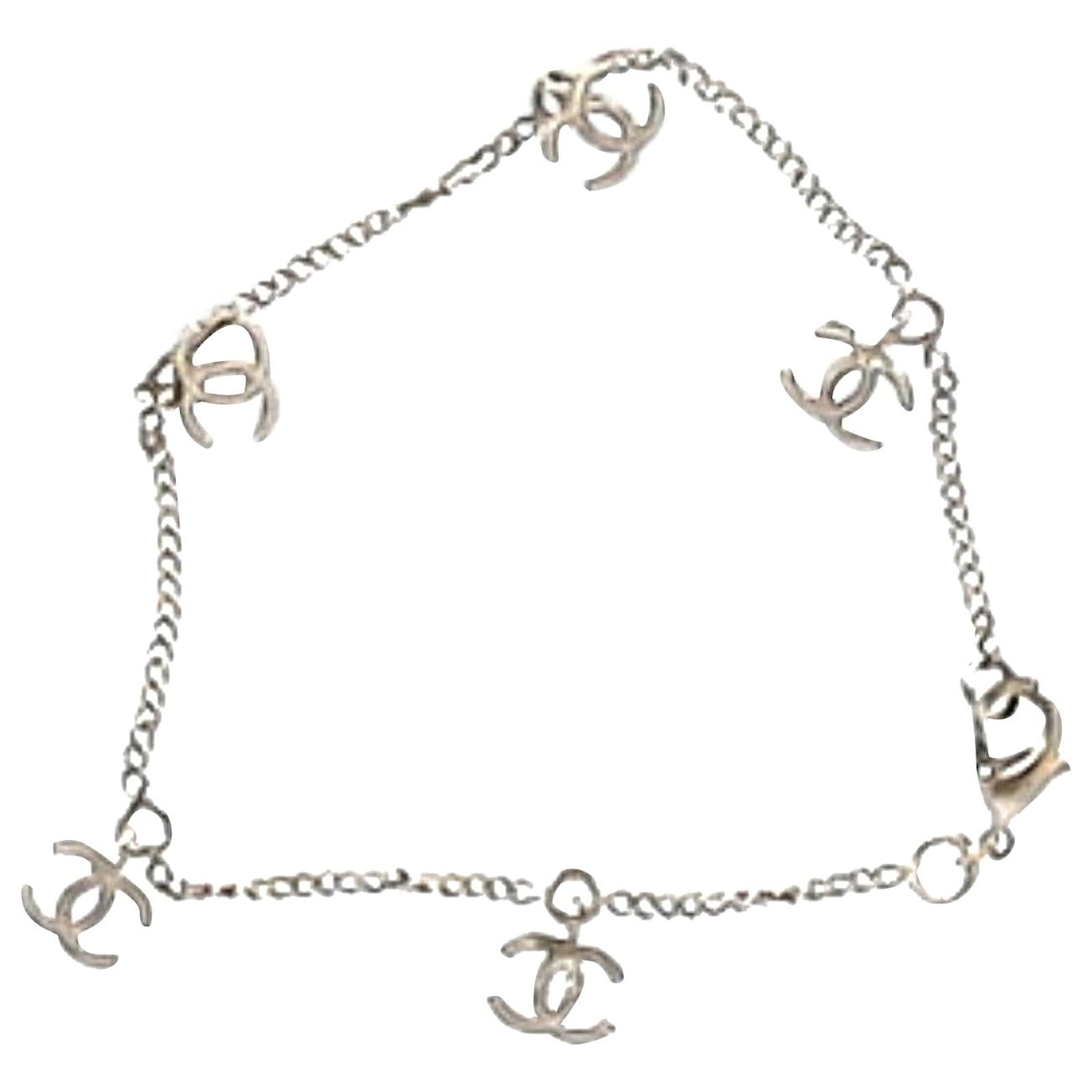 Chanel CC Logo Charm Bracelet in Gold Metal Golden ref.952127