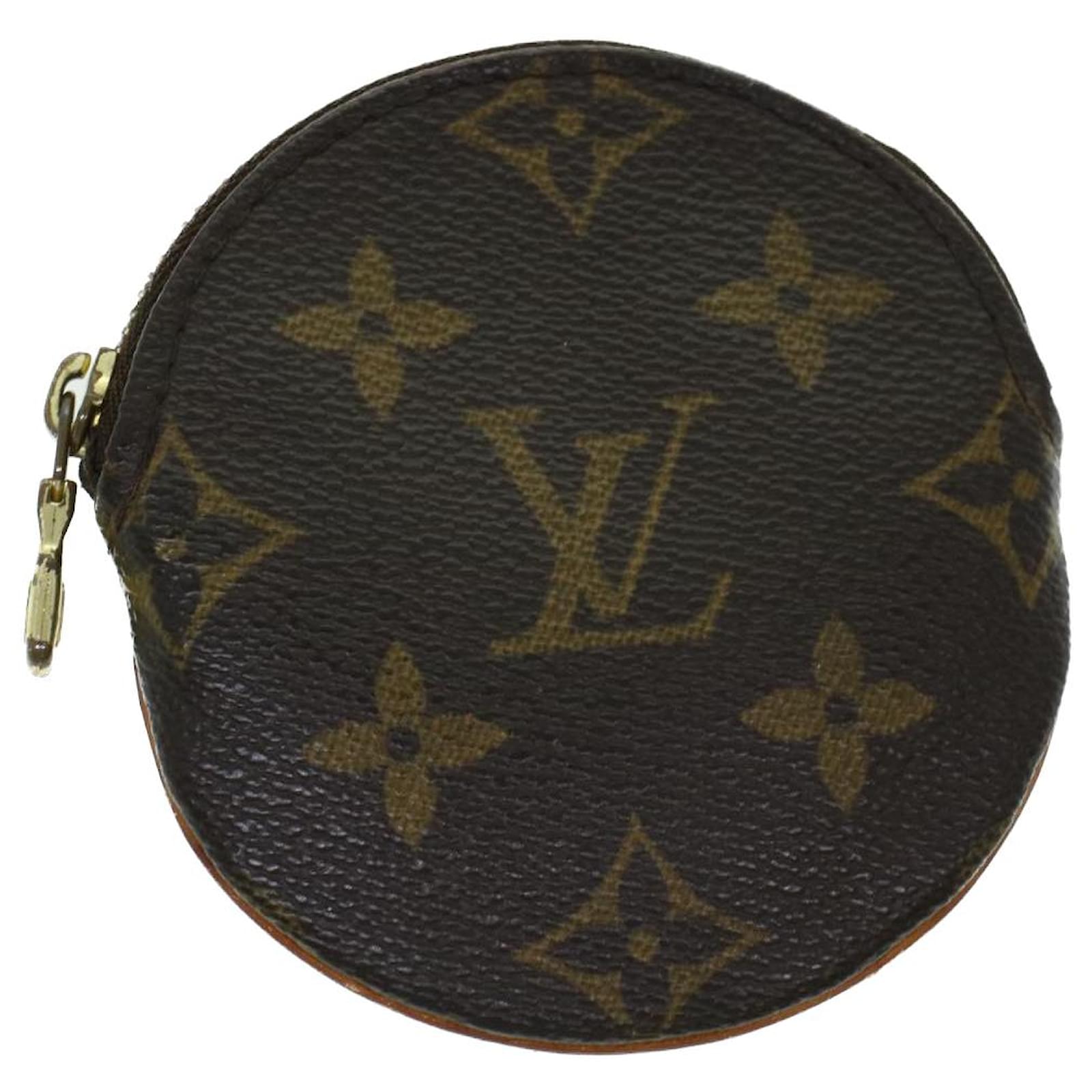 Louis Vuitton | Round Coin Purse | What Fits Inside? - YouTube
