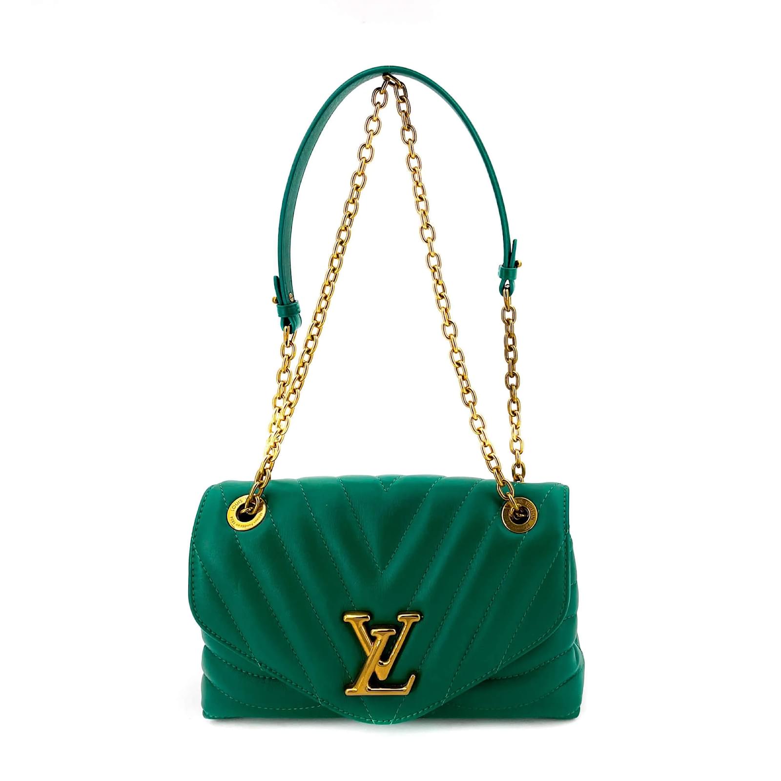 Louis Vuitton New Wave Chain MM Leather Green ref.952595 - Joli Closet